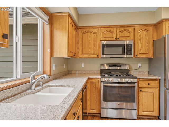 1905 N WESTLAKE Loop, Newberg, OR 97132