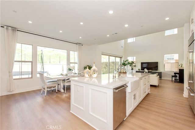 100 Bright Star, Irvine, CA 92618