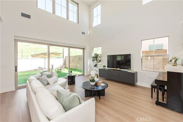 100 Bright Star, Irvine, CA 92618