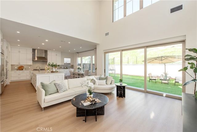 100 Bright Star, Irvine, CA 92618