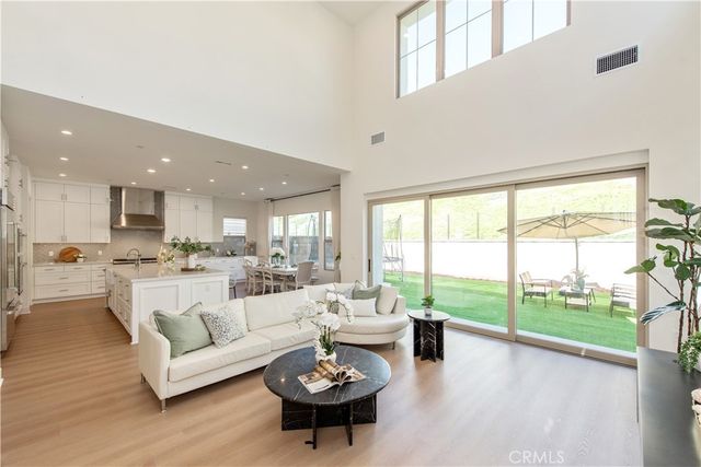 100 Bright Star, Irvine, CA 92618