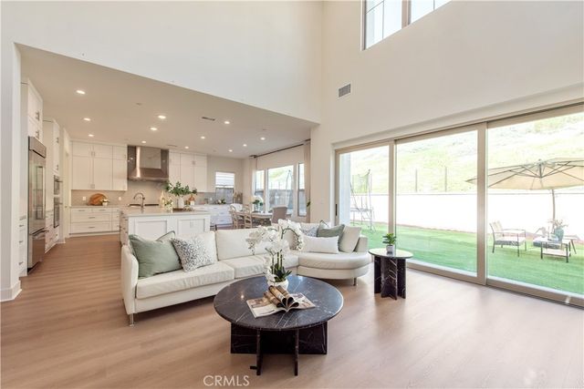 100 Bright Star, Irvine, CA 92618