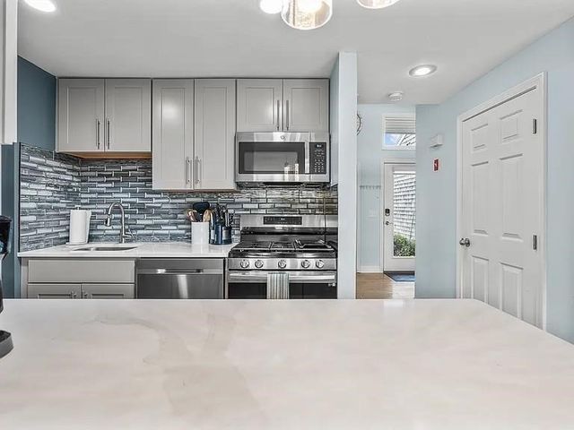 15 Riverview Ave D, Mashpee, MA 02469