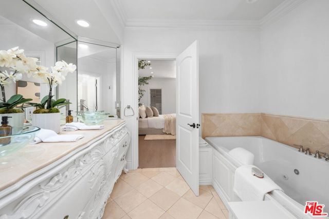 491 S Spalding Drive, Beverly Hills, CA 90212