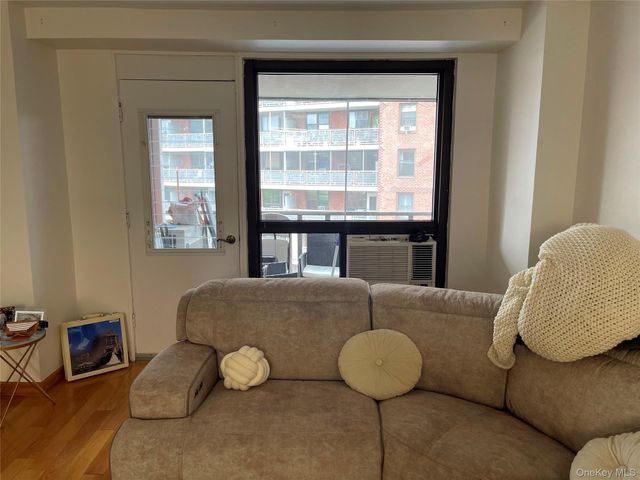 61-35 98th St 10D, Rego Park, NY 11374