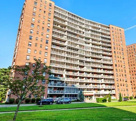 61-35 98th St 10D, Rego Park, NY 11374