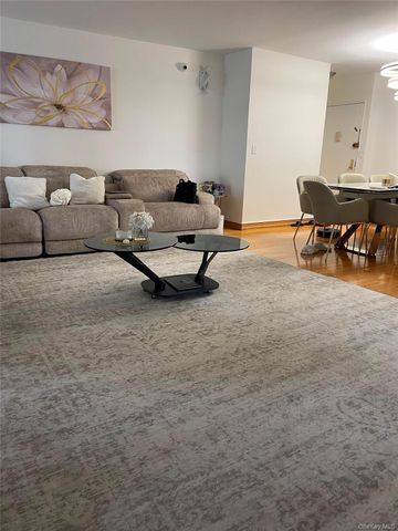 61-35 98th St 10D, Rego Park, NY 11374