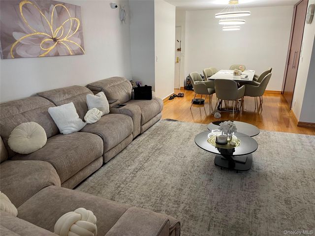 61-35 98th St 10D, Rego Park, NY 11374