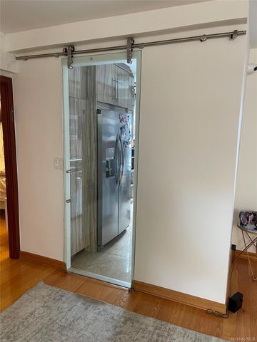61-35 98th St 10D, Rego Park, NY 11374