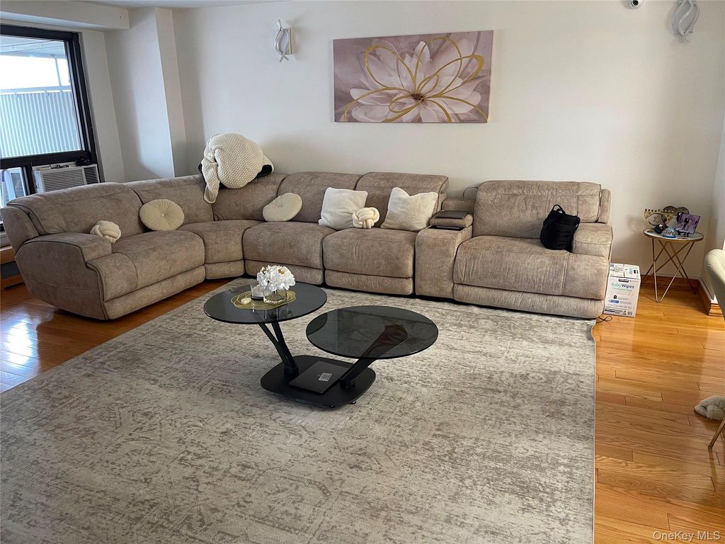 61-35 98th St 10D, Rego Park, NY 11374
