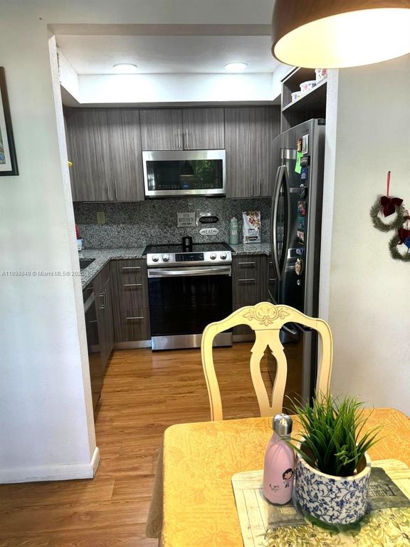 9030 SW 125th Ave E210, Miami, FL 33186