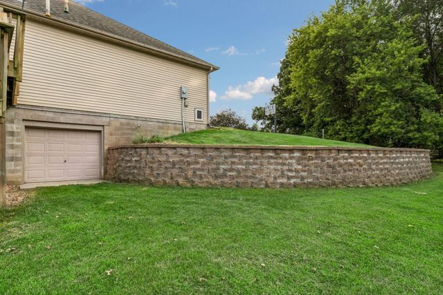 1057 Ridge Crest Lane NW, Rochester, MN 55901