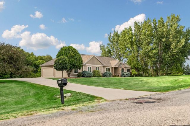 1057 Ridge Crest Lane NW, Rochester, MN 55901