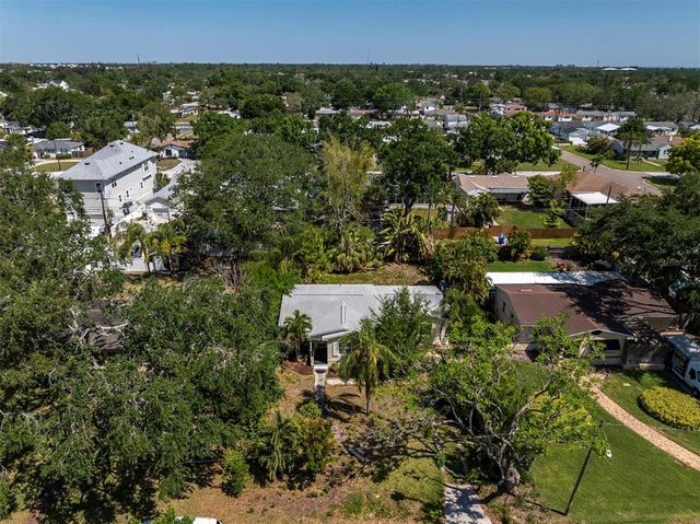 627 38TH AVENUE NE, St Petersburg, FL 33704