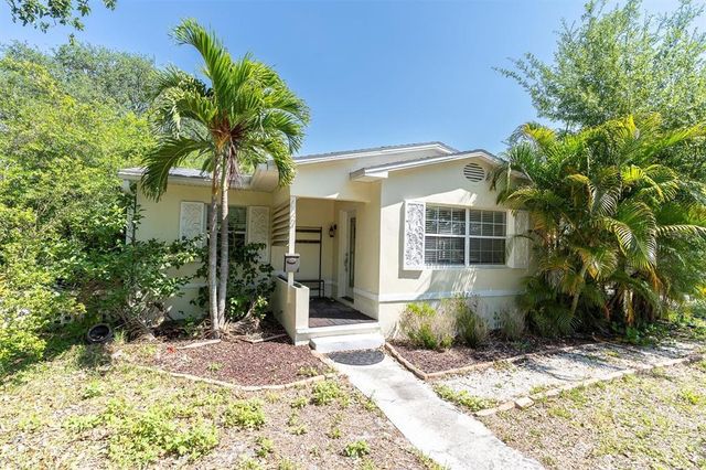 627 38TH AVENUE NE, St Petersburg, FL 33704