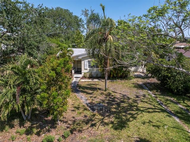 627 38TH AVENUE NE, St Petersburg, FL 33704