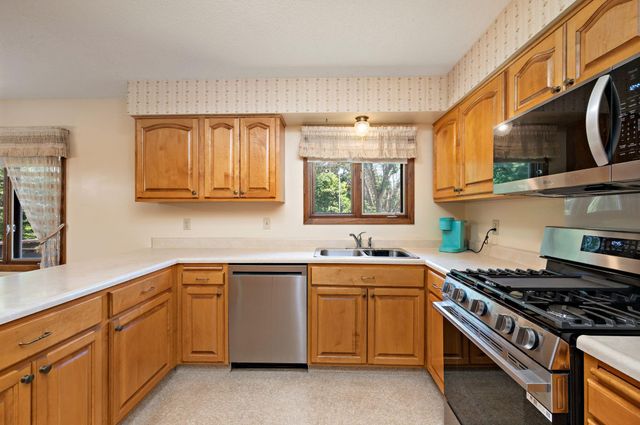 10634 Wellington Lane N, Maple Grove, MN 55369