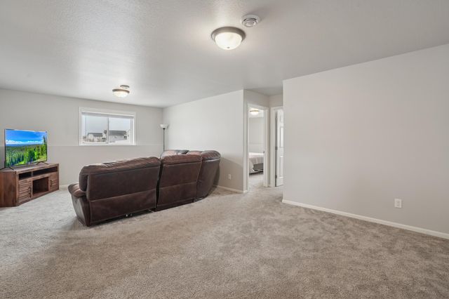 6309 83rd Avenue S, Horace, ND 58047