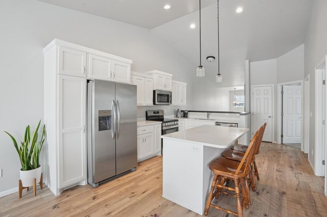 6309 83rd Avenue S, Horace, ND 58047