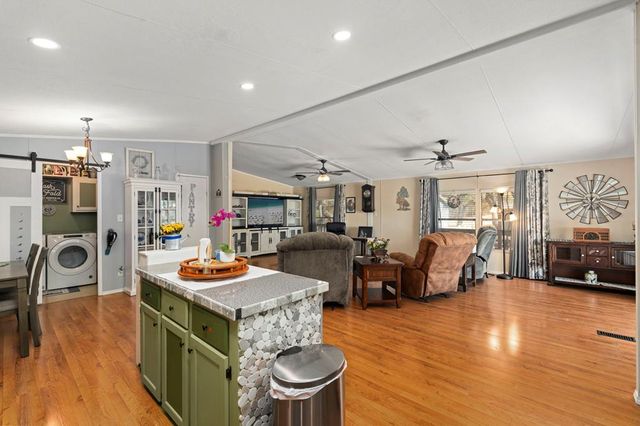 166 Elm Shores Dr, Lakehills, TX 78063