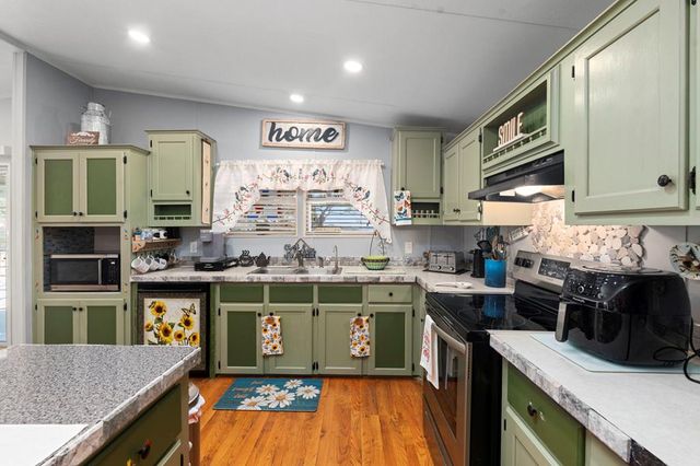 166 Elm Shores Dr, Lakehills, TX 78063