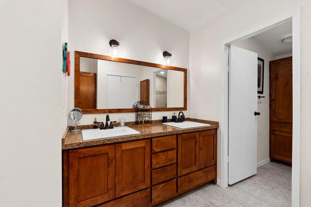 166 Elm Shores Dr, Lakehills, TX 78063