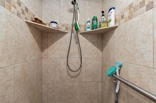 166 Elm Shores Dr, Lakehills, TX 78063