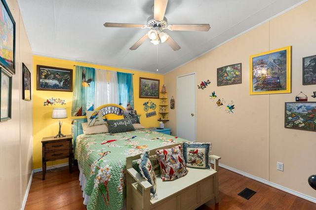 166 Elm Shores Dr, Lakehills, TX 78063