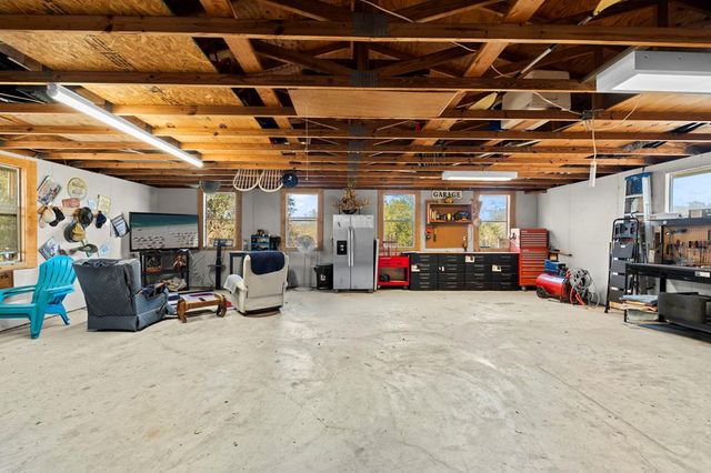 166 Elm Shores Dr, Lakehills, TX 78063