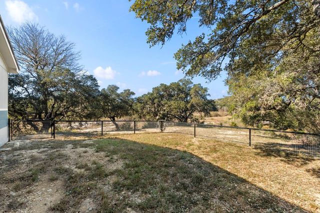 166 Elm Shores Dr, Lakehills, TX 78063