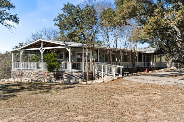 166 Elm Shores Dr, Lakehills, TX 78063