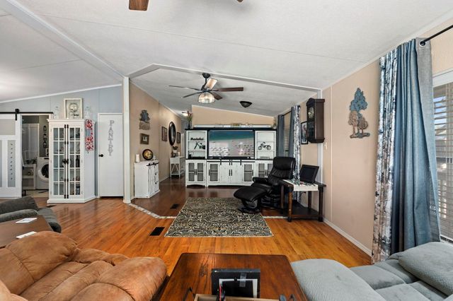 166 Elm Shores Dr, Lakehills, TX 78063