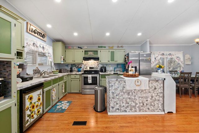 166 Elm Shores Dr, Lakehills, TX 78063