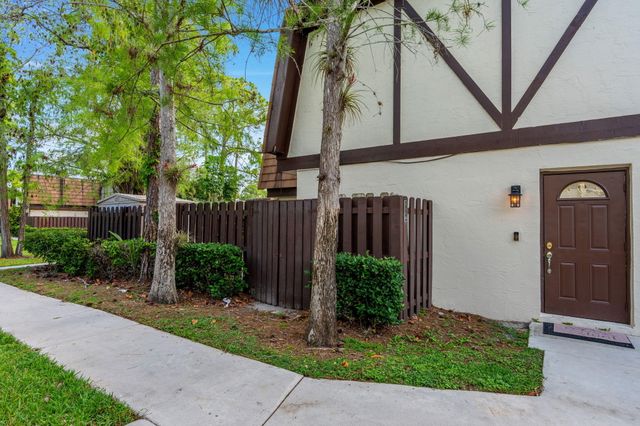 111 Weybridge Circle, Royal Palm Beach, FL 33411