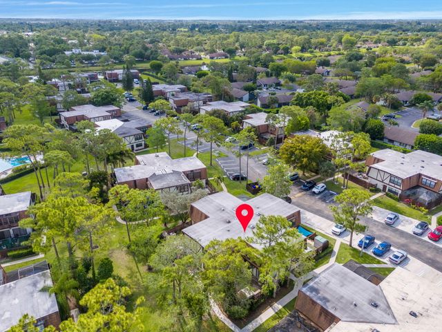 111 Weybridge Circle, Royal Palm Beach, FL 33411