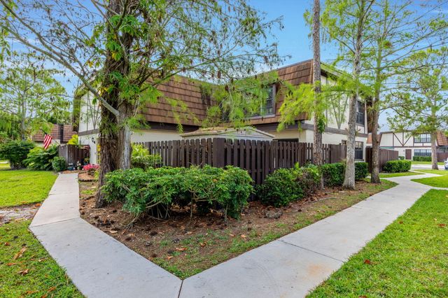 111 Weybridge Circle, Royal Palm Beach, FL 33411