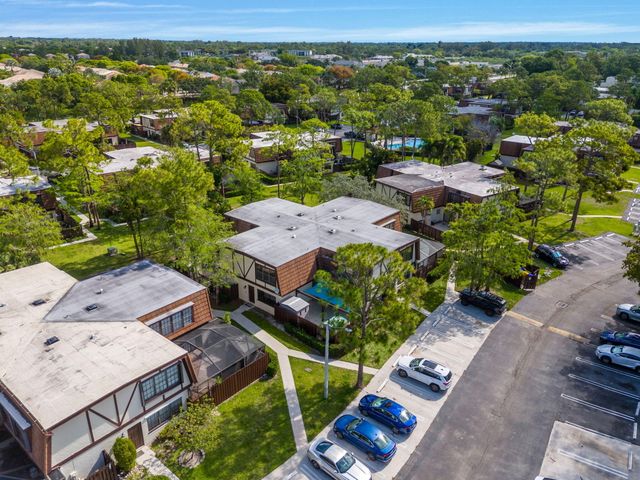 111 Weybridge Circle, Royal Palm Beach, FL 33411