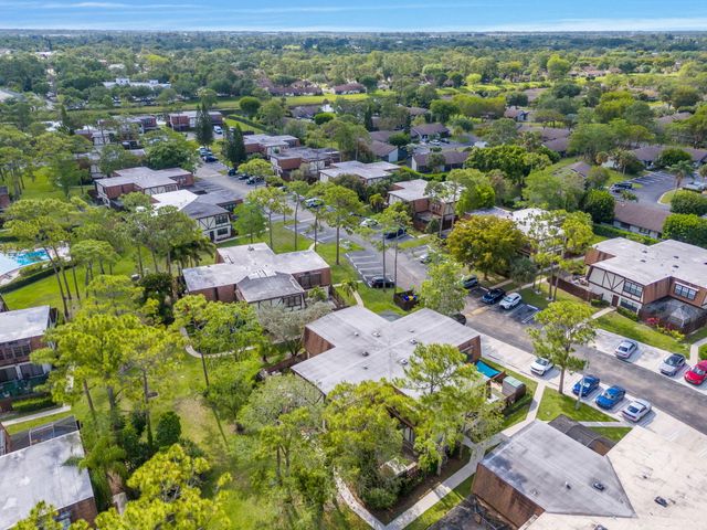 111 Weybridge Circle, Royal Palm Beach, FL 33411