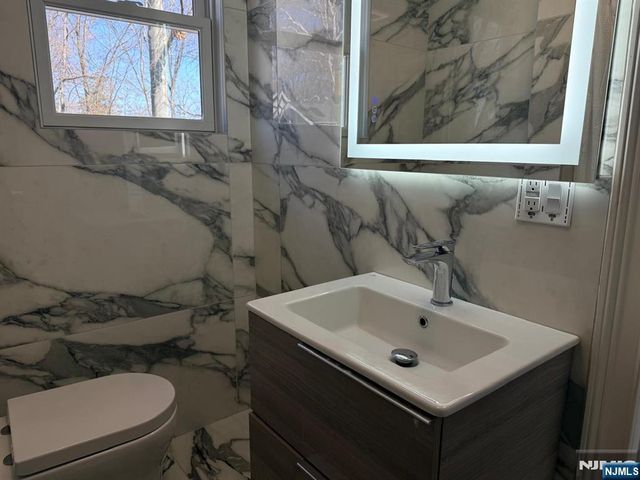 91 Columbus Drive, Tenafly, NJ 07670