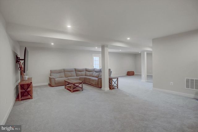 1585 SHANNON DR S, Greencastle, PA 17225