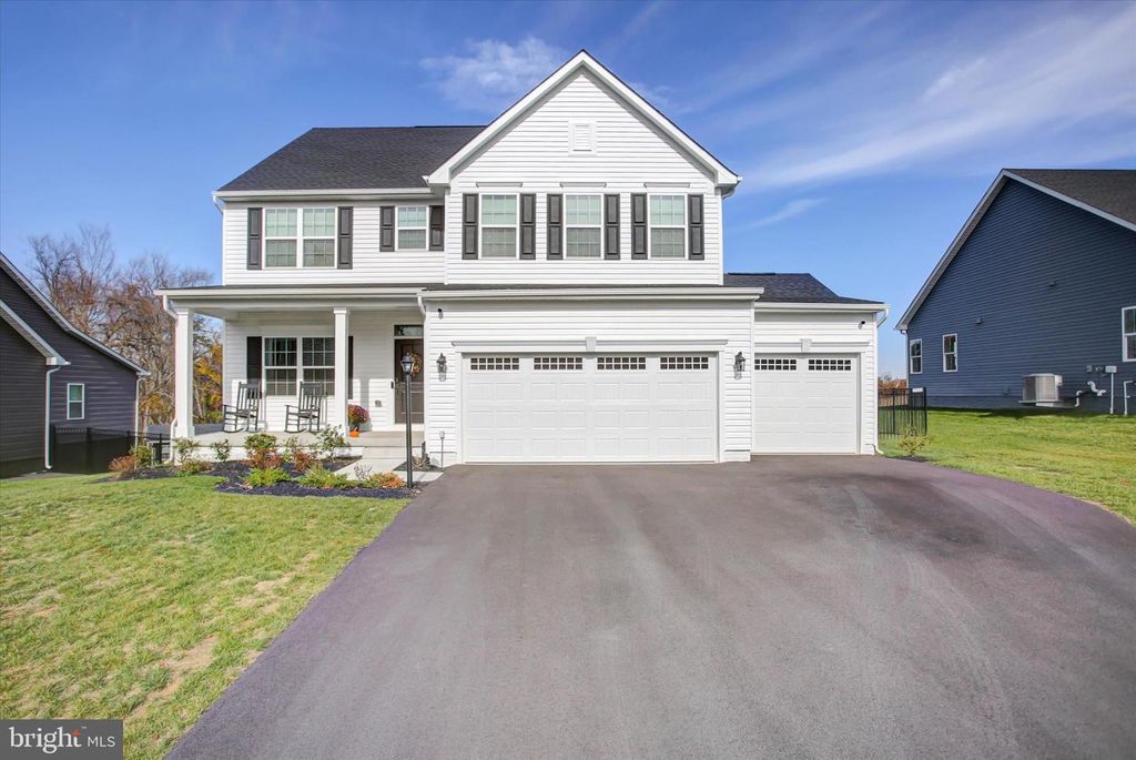 1585 SHANNON DR S, Greencastle, PA 17225