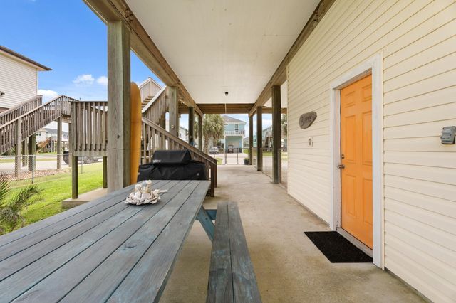 23154 Fresca Street, Galveston, TX 77554