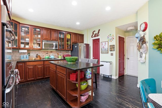 4276 Honeysuckle Lane, Zionsville, IN 46077