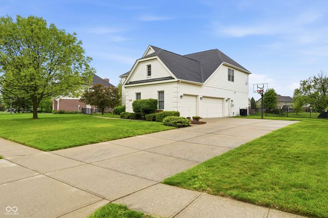 4276 Honeysuckle Lane, Zionsville, IN 46077