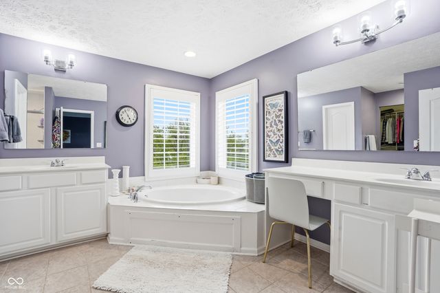 4276 Honeysuckle Lane, Zionsville, IN 46077