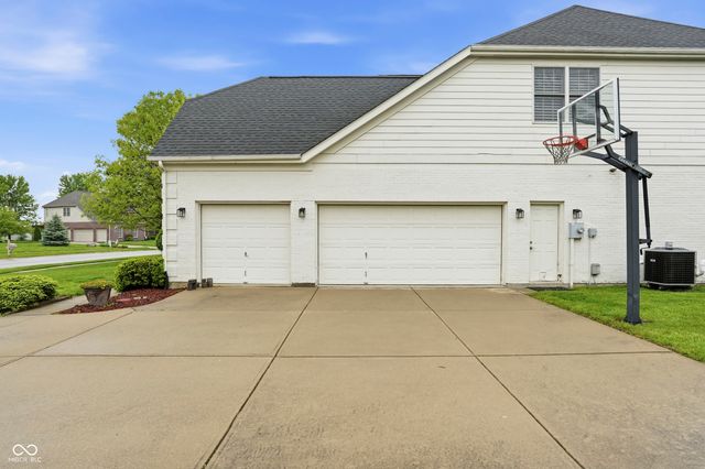 4276 Honeysuckle Lane, Zionsville, IN 46077