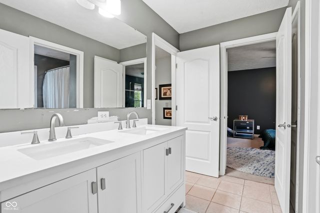 4276 Honeysuckle Lane, Zionsville, IN 46077