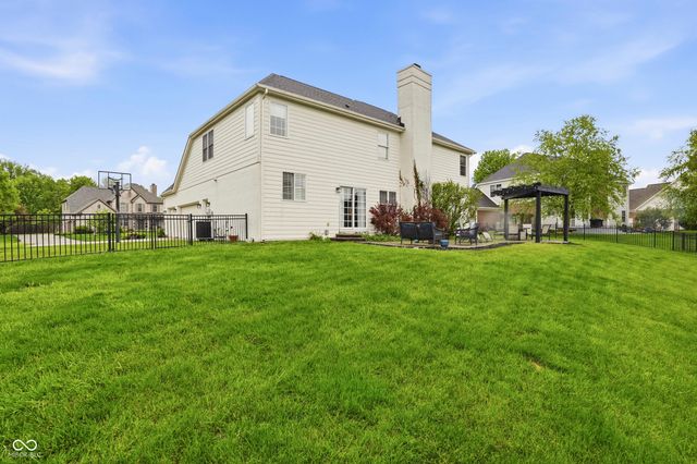 4276 Honeysuckle Lane, Zionsville, IN 46077