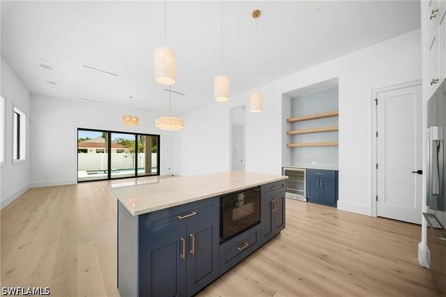 658 93rd AVE N, Naples, FL 34108