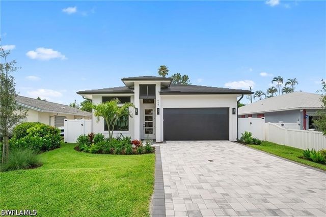 658 93rd AVE N, Naples, FL 34108